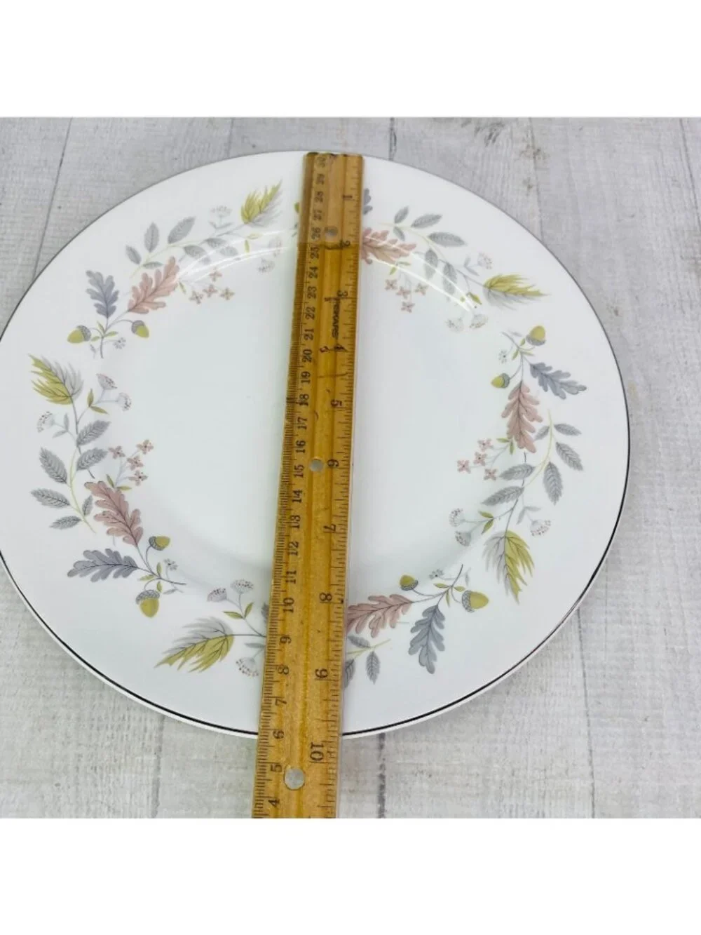 Johnson Brothers LYNTON OLDER SNOWHITE Floral England China Dinner Plate Set 4